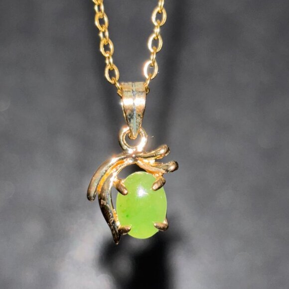 Vintage Jade Pendant Necklace, Dolphin Ore 18K Gold Electroplate - Picture 4 of 5